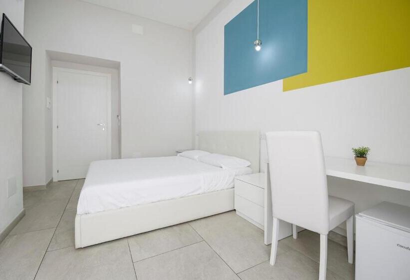 اتاق لوکس, La Chambre