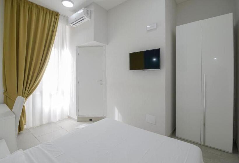 اتاق لوکس, La Chambre