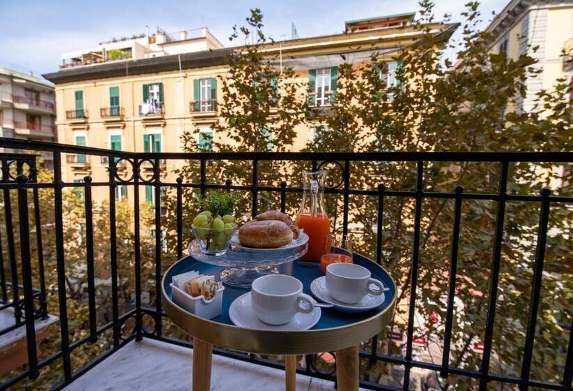 اتاق استاندارد با بالکن, La Chambre