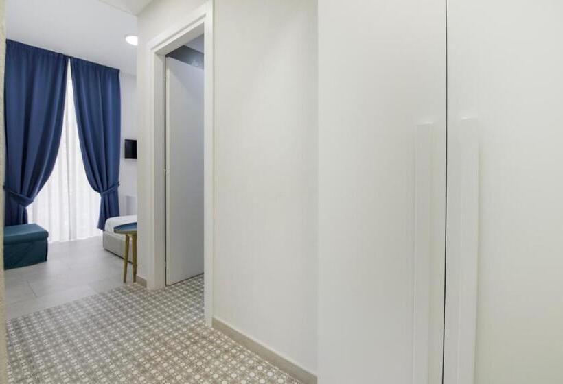 اتاق استاندارد با بالکن, La Chambre