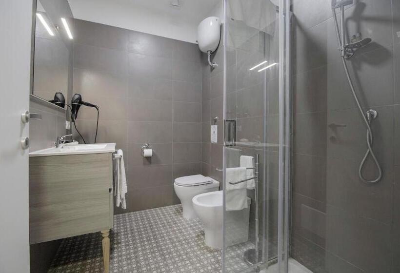 اتاق استاندارد با بالکن, La Chambre