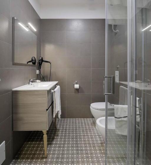 اتاق استاندارد با بالکن, La Chambre