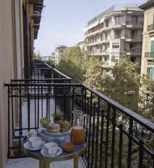 اتاق لوکس با تخت بزرگ, La Chambre