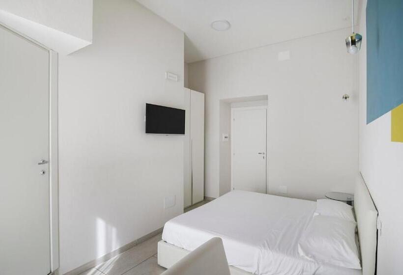 اتاق لوکس, La Chambre