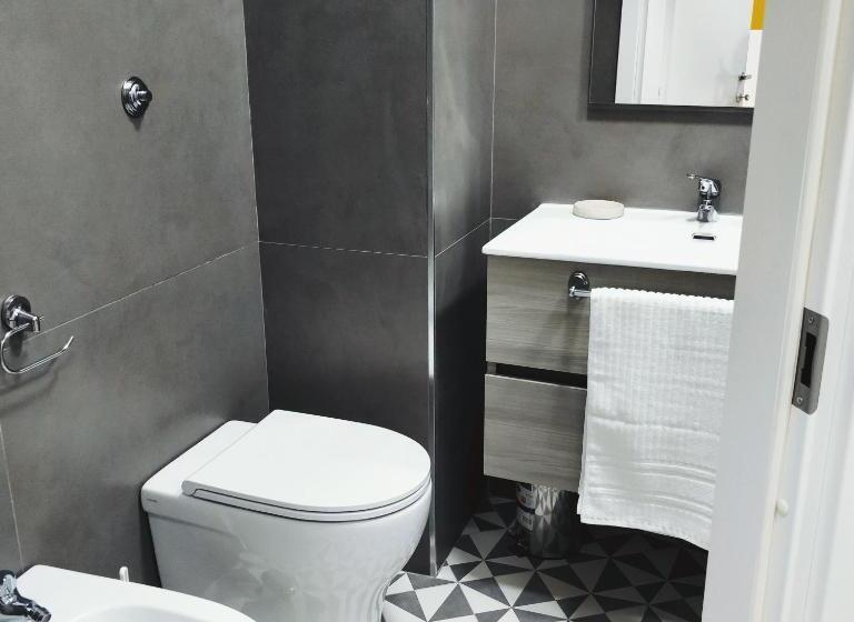 اتاق لوکس, La Chambre