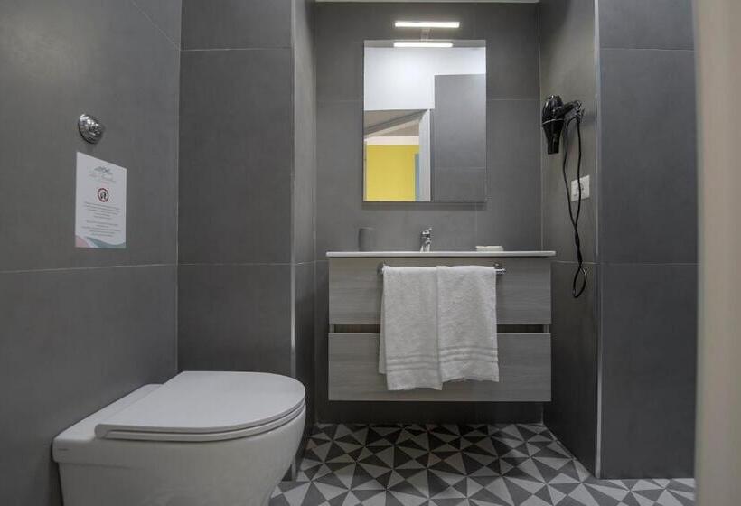 اتاق لوکس, La Chambre