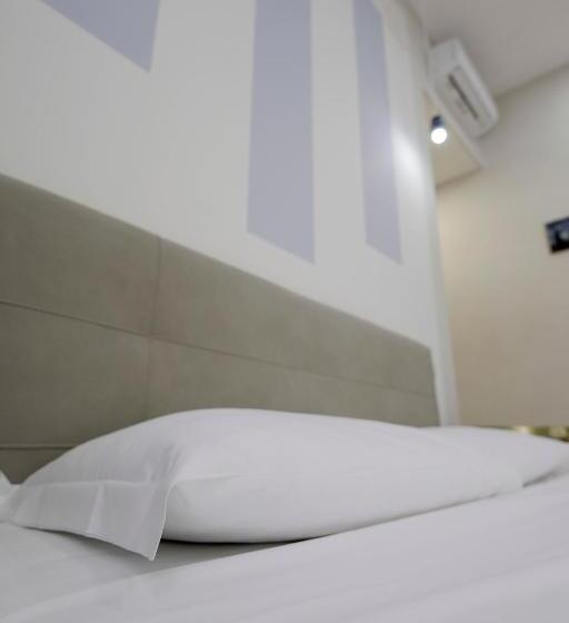 اتاق استاندارد با بالکن, La Chambre