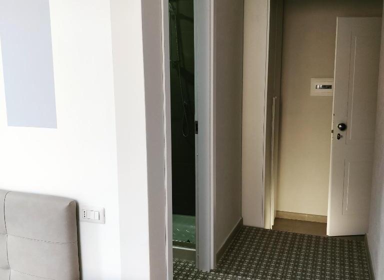اتاق استاندارد با بالکن, La Chambre