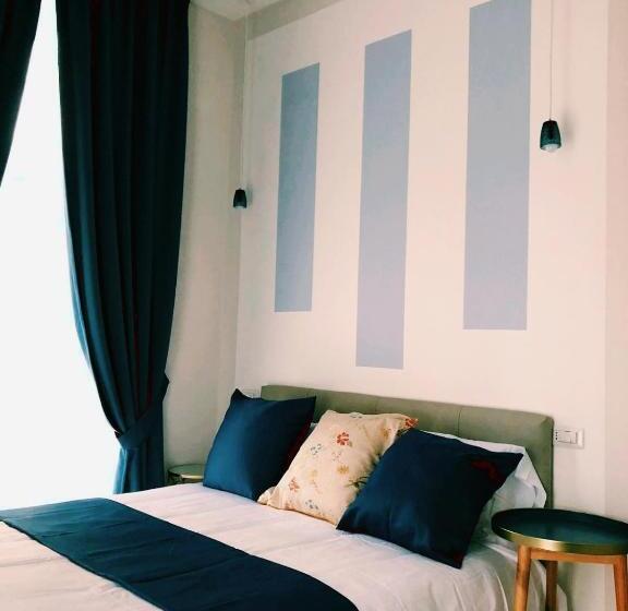 اتاق استاندارد با بالکن, La Chambre