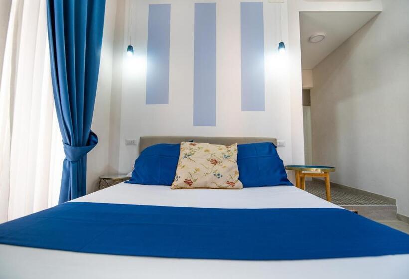 اتاق استاندارد با بالکن, La Chambre