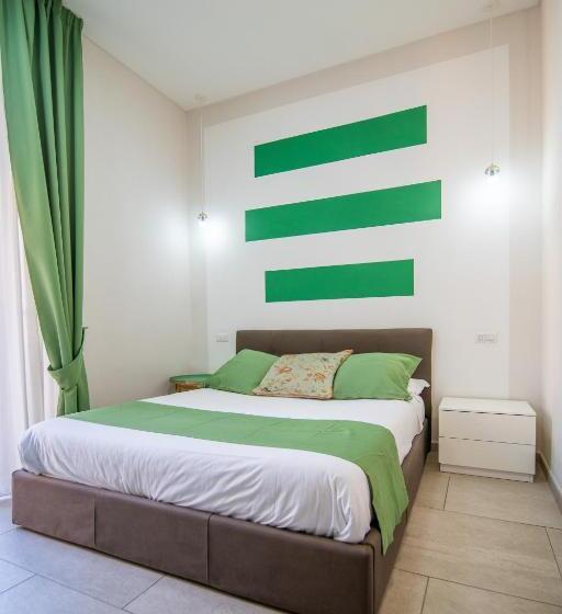 اتاق لوکس با تخت بزرگ, La Chambre