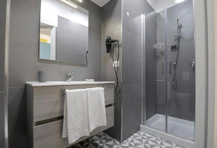 اتاق لوکس, La Chambre