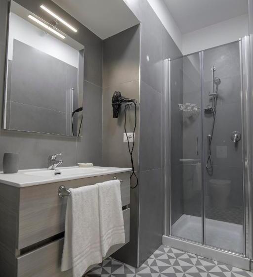 اتاق لوکس, La Chambre