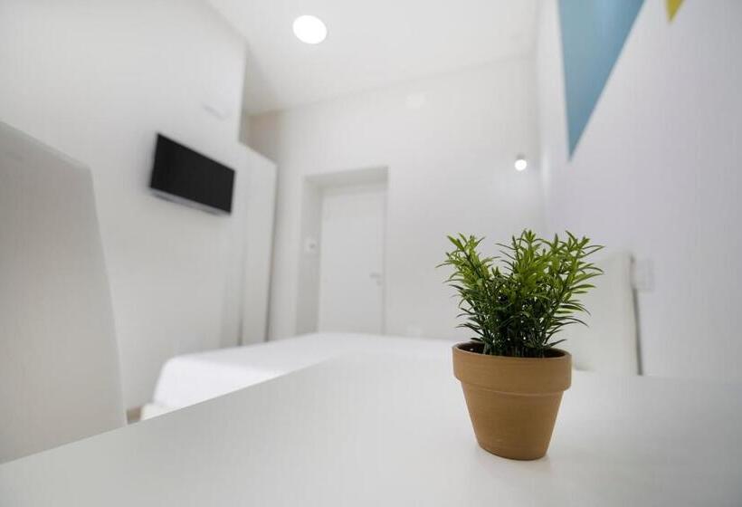 اتاق لوکس, La Chambre