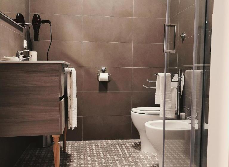 اتاق استاندارد با بالکن, La Chambre