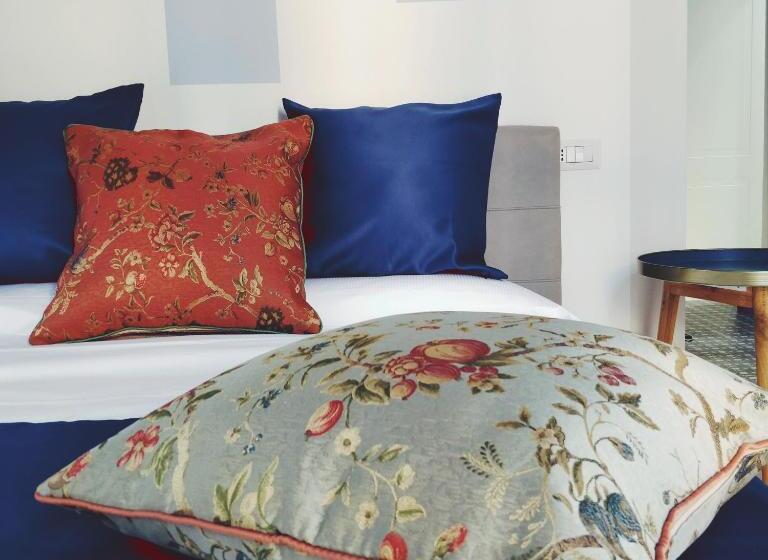 اتاق استاندارد با بالکن, La Chambre