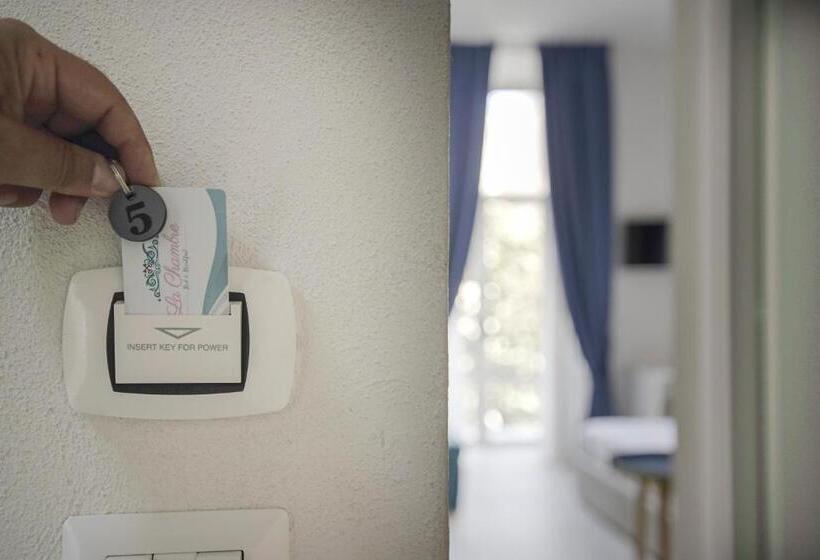 اتاق استاندارد با بالکن, La Chambre