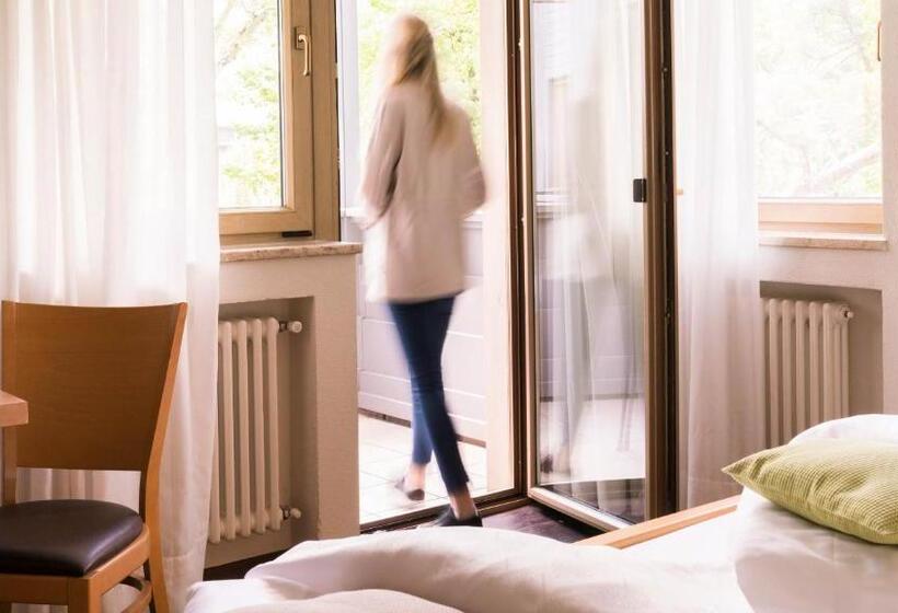 Номер Стандарт, Flora Hotel & Suites