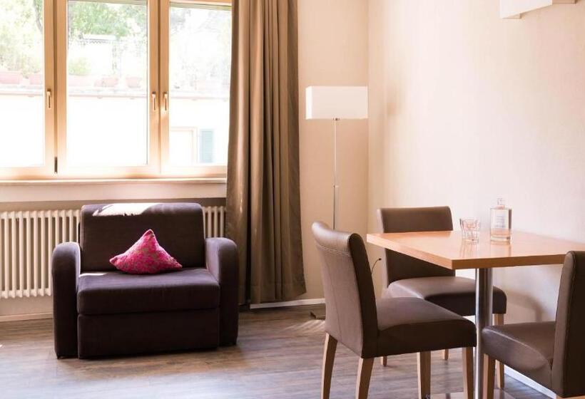 Люкс с Балконом, Flora Hotel & Suites