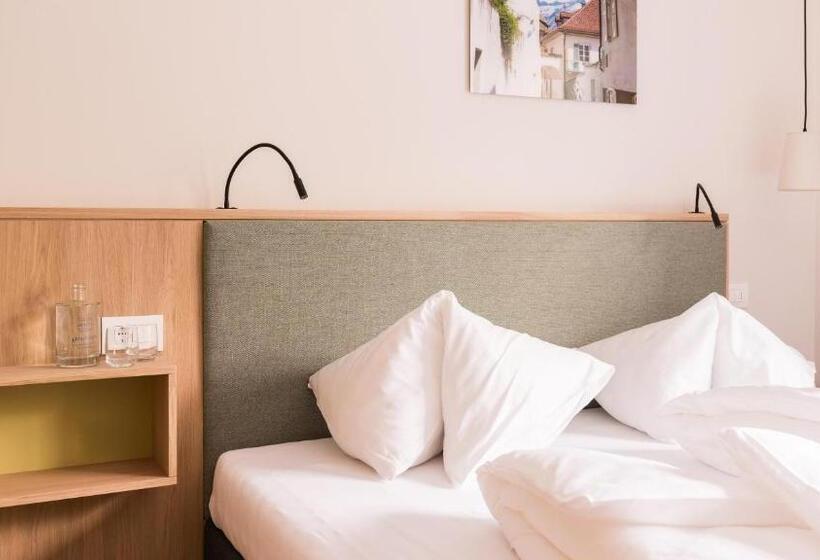 Номер Комфорт, Flora Hotel & Suites