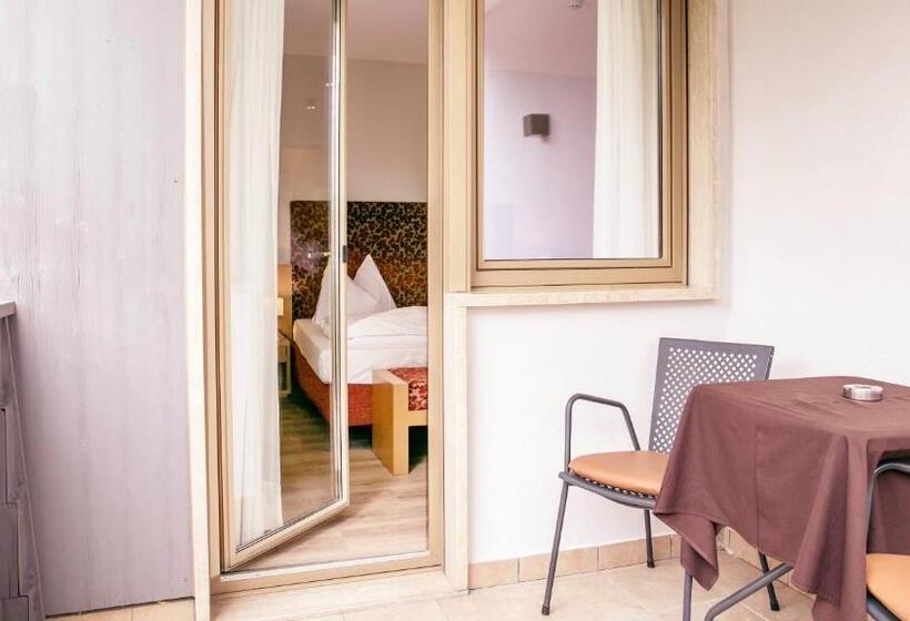 Номер Комфорт, Flora Hotel & Suites