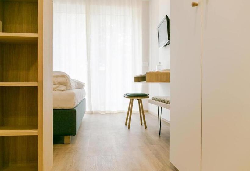 Номер Комфорт, Flora Hotel & Suites