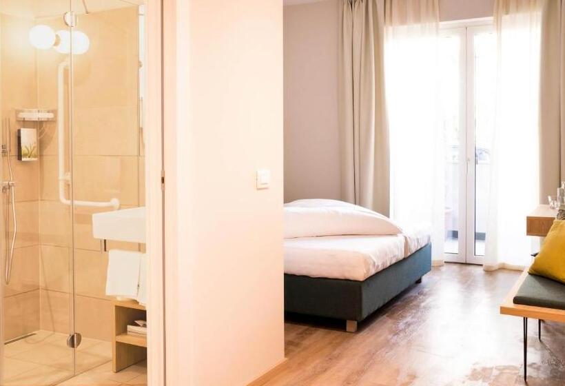 Номер Комфорт, Flora Hotel & Suites