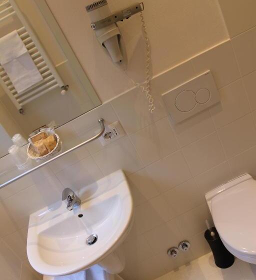 اتاق استاندارد سه نفره, Bernina