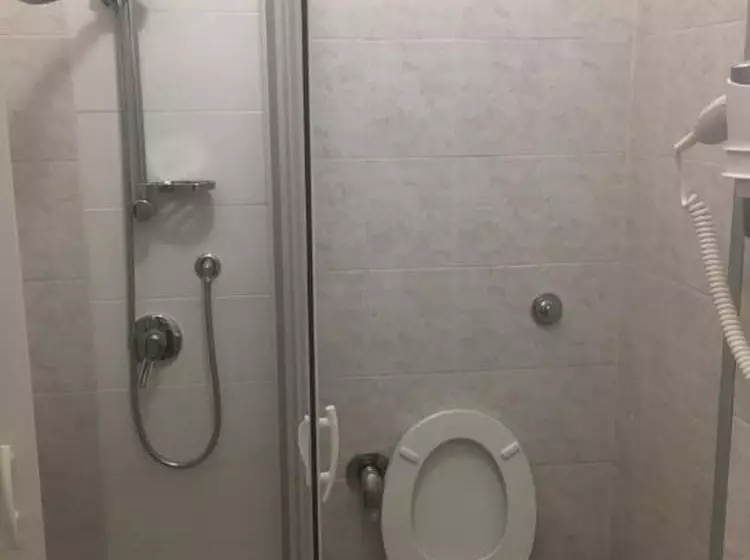 اتاق استاندارد با سرویس بهداشتی مشترک, Costa Verde