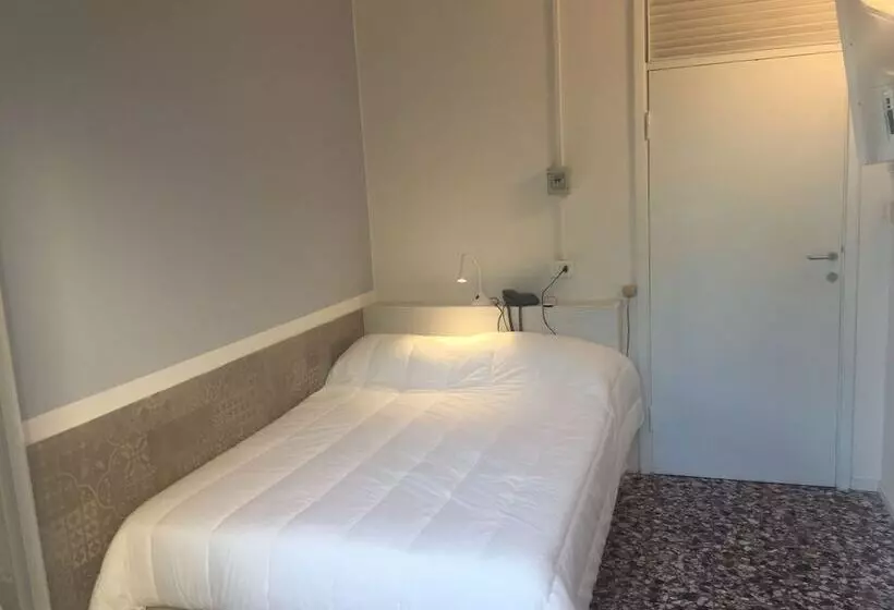 اتاق استاندارد با سرویس بهداشتی مشترک, Costa Verde