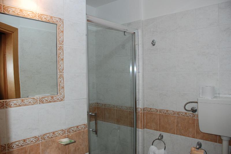 经济房, Del Centro