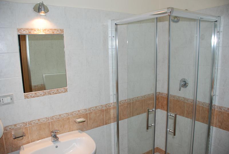 标准单人间, Del Centro