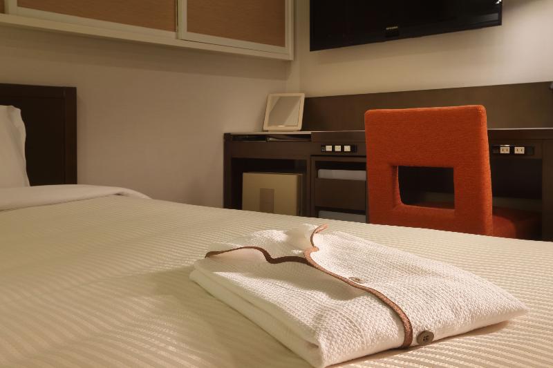 סוויטת ג'וניור, Flora