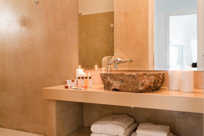 חדר סטנדרט לשלושה, Flora