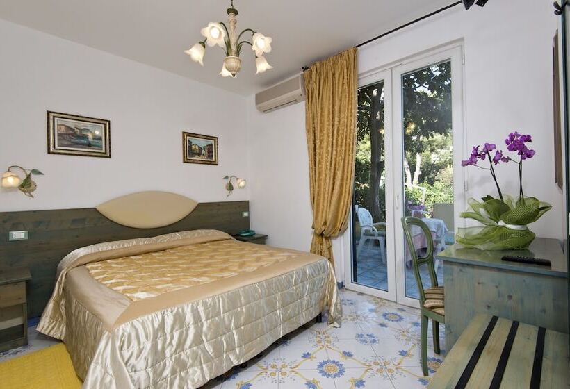 高级海景房, Giardino Delle Ninfe E La Fenice