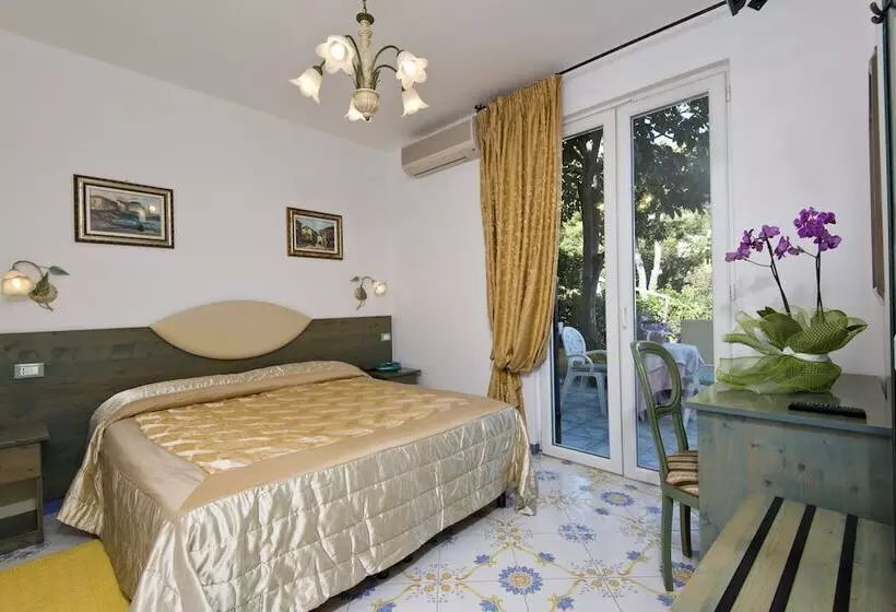 オーシャンビュースーペリアールーム, Giardino Delle Ninfe E La Fenice