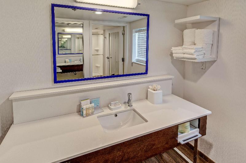 Suite King Size Bed, Hampton Inn Dumfries/quantico