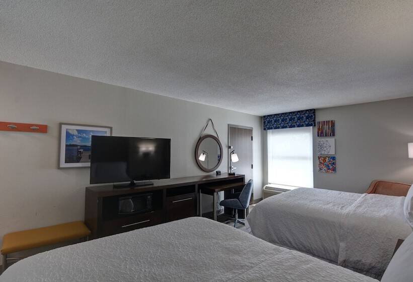 غرفه قياسيه سريرين مزدوجين, Hampton Inn Greenwood