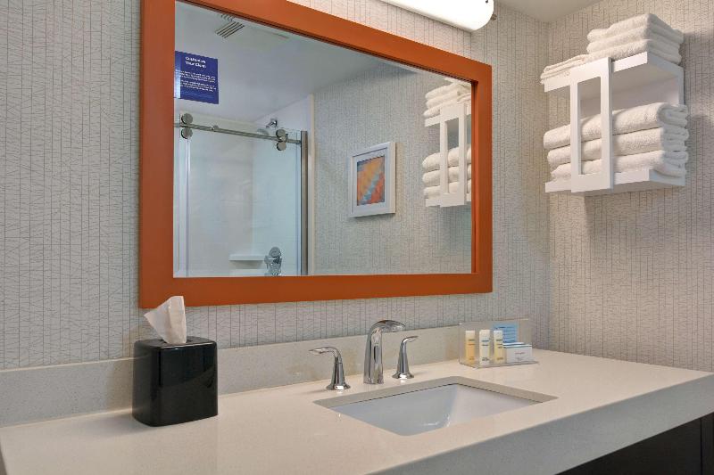 غرفة قياسية سرير كينج, Hampton Inn Greenwood