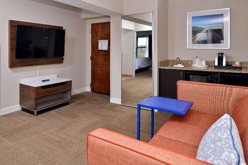 스위트 킹사이즈 침대, Hampton Inn Henderson