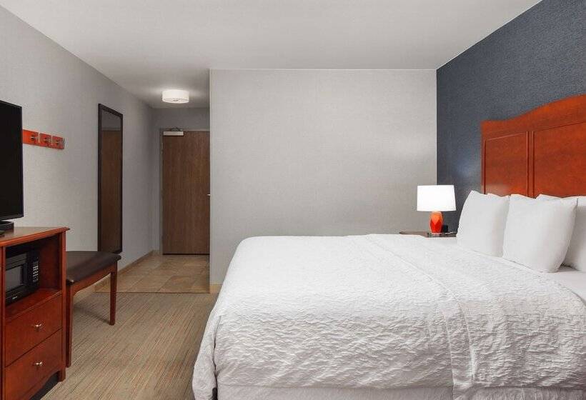 חדר סטנדרט עם מיטת קינג, Hampton Inn Medford
