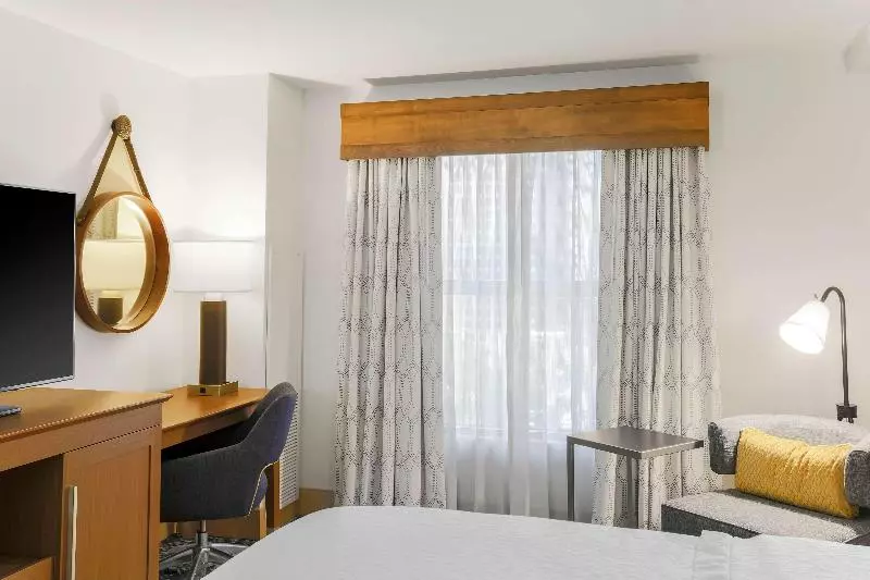 اتاق پرمیوم, Hampton Inn & Suites Austindowntown/convention Center