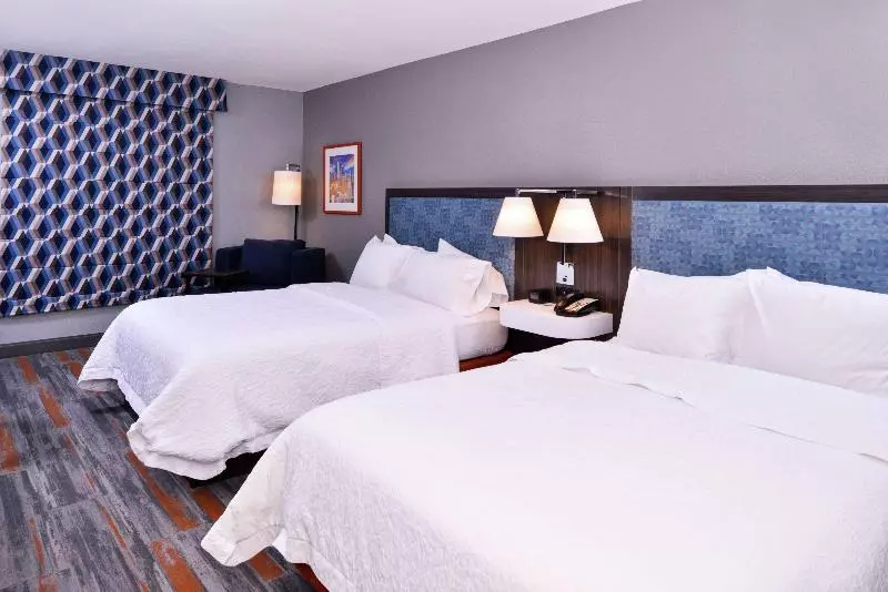 キングサイズベッドのスタンダードルーム, Hampton Inn & Suites Legacy Parkfrisco
