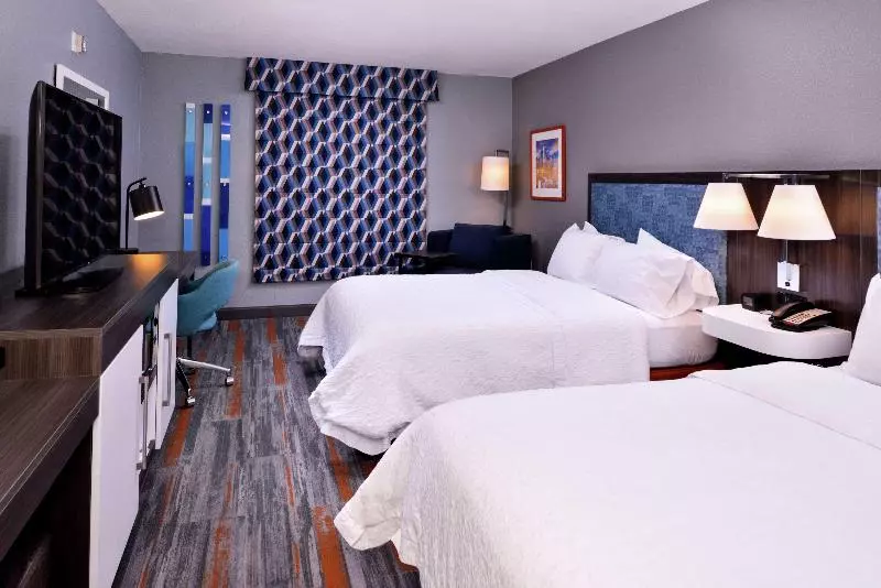 キングサイズベッドのスタンダードルーム, Hampton Inn & Suites Legacy Parkfrisco