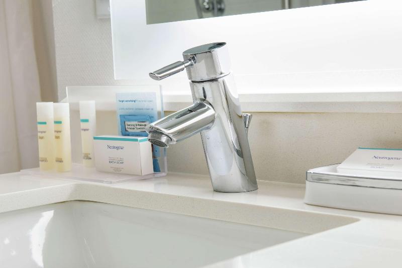 غرفة قياسية سرير كينج, Hampton Inn & Suites Legacy Parkfrisco