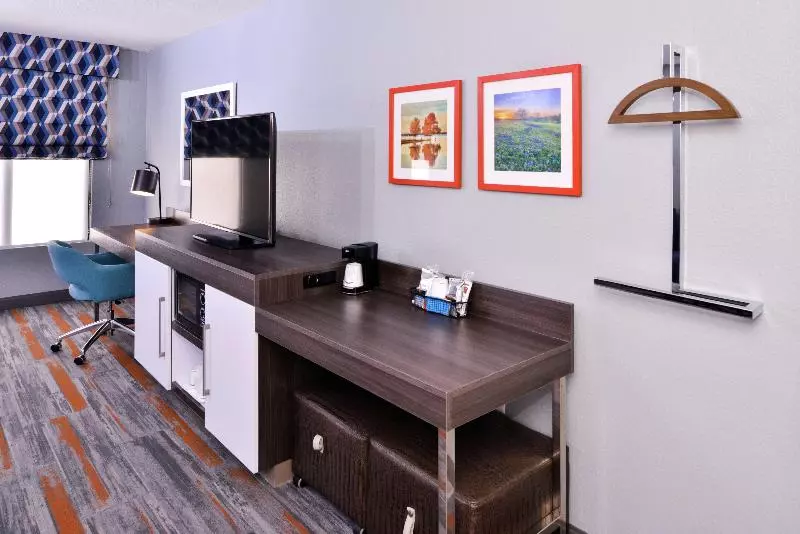 キングサイドベッドのスタンダードワンルーム, Hampton Inn & Suites Legacy Parkfrisco