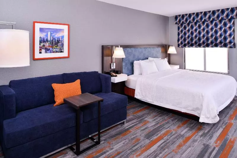 キングサイドベッドのスタンダードワンルーム, Hampton Inn & Suites Legacy Parkfrisco