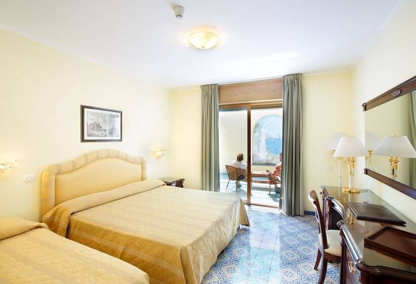 스탠다드 트리플 룸, Johanna Park