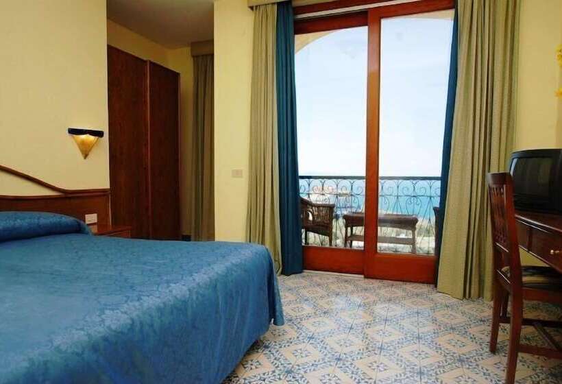 스탠다드 트리플 룸, Johanna Park