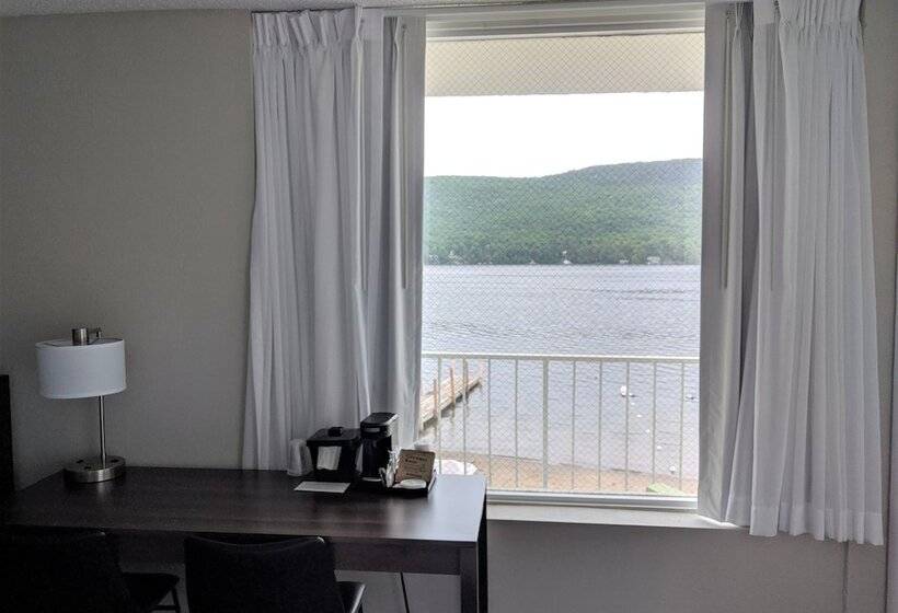 带2个双人床的标准工作室, Lakefront Terrace Resort